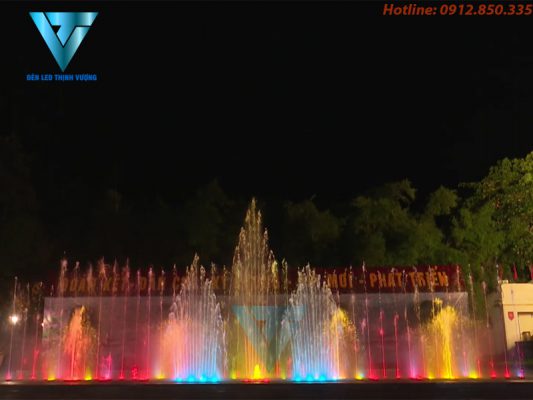 Đèn led âm nước lắp đặt nhạc nước tại quảng trường Hà Giang