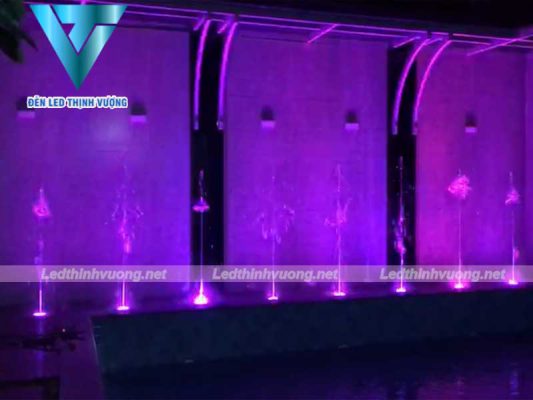 Đèn led âm sàn RGB cho đài phun bể bơi mini nhà Anh Thắng 6